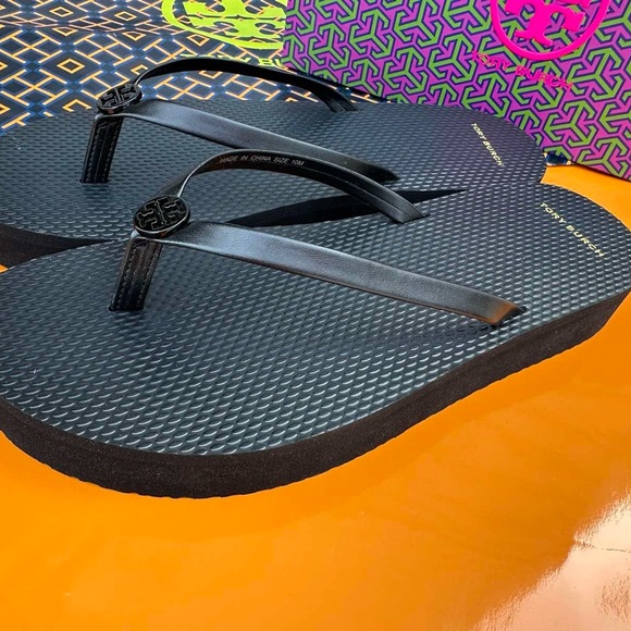 New Tory Burch Flatform Solid Black Flip Flop Sandals PU/EVA Sole Logo sz 8 - Picture 4 of 7